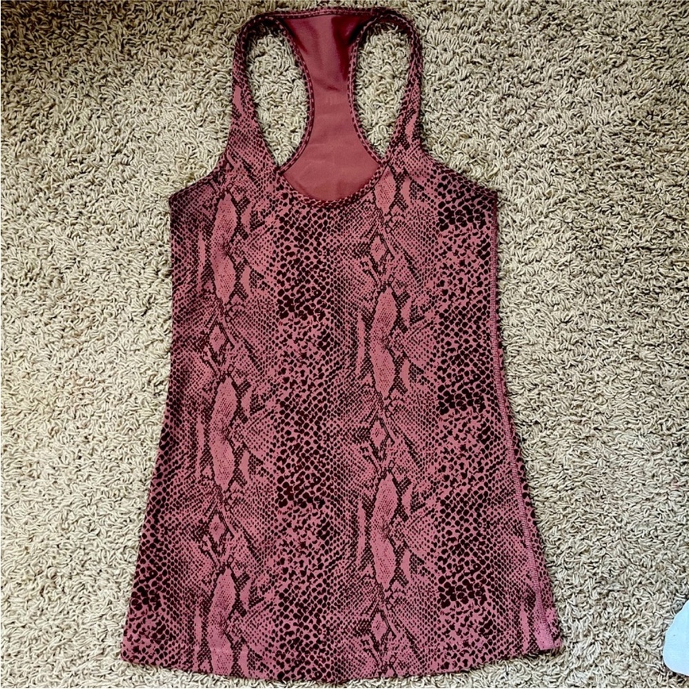 Lululemon tank top burgundy snake skin print, size 6